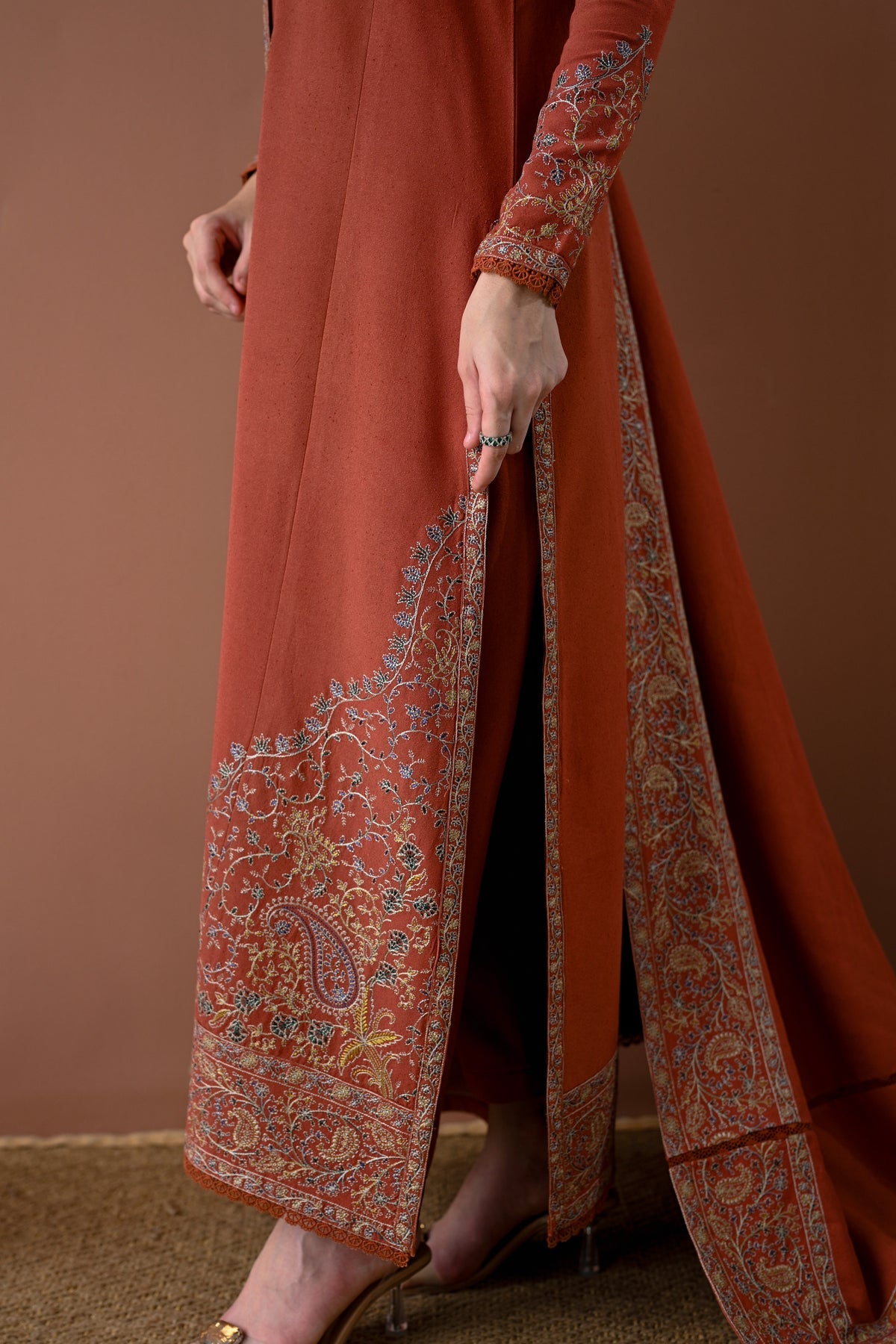 DEEP RUST LUXURY EMBROIDERED KARANDI SET (NEL-24634) Zaib