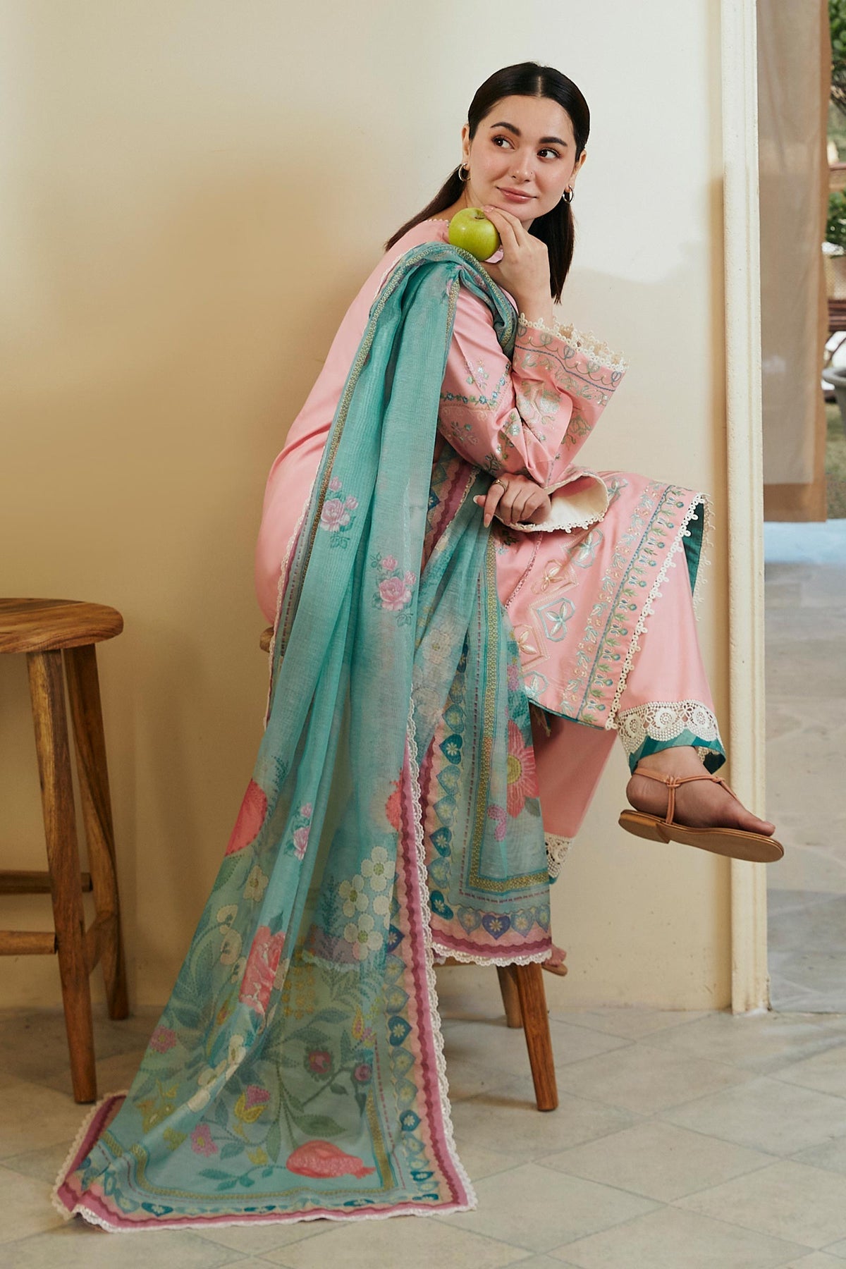 ZOYA-8A Zara Shahjahan